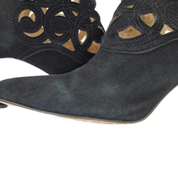 Adrienne Vittadini Nidia Women's Black Suede Leather Laser Cut Ankle Boots 7 - Picture 13 of 16